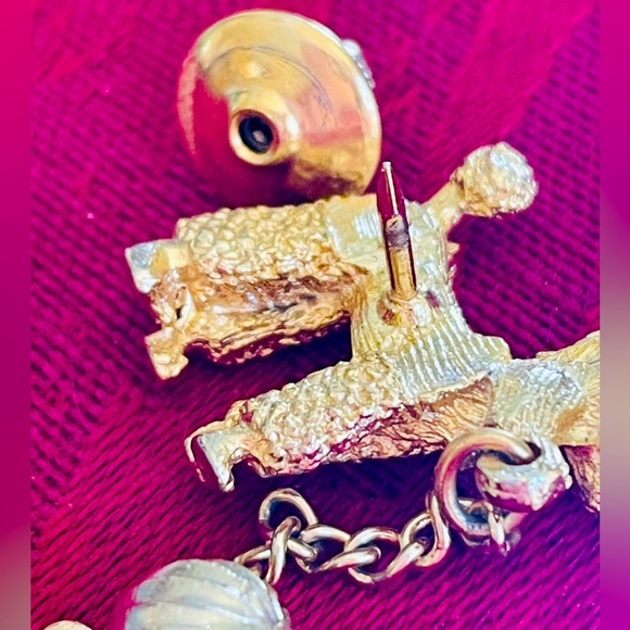 Vintage Gold Tone Poodle Dog with Chain Lapel Pin. - Picture 4 of 6